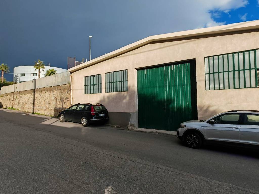 locale commerciale in affitto a Reggio di Calabria in zona Eremo