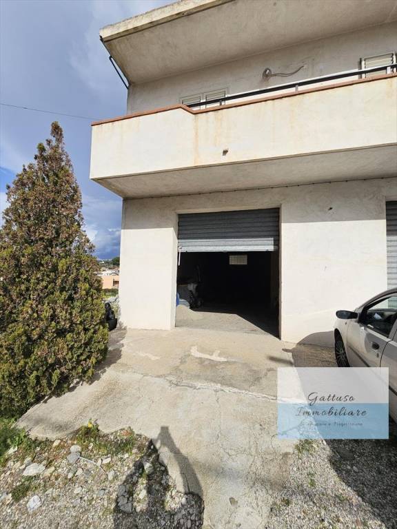 locale di sgombero in affitto a Reggio di Calabria