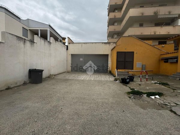 locale di sgombero in affitto a Reggio di Calabria in zona Centro Storico