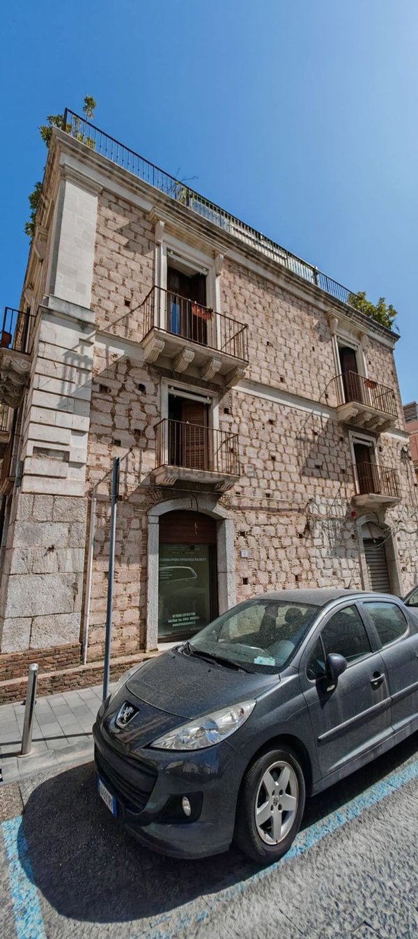 locale commerciale in affitto a Reggio di Calabria in zona Centro Storico