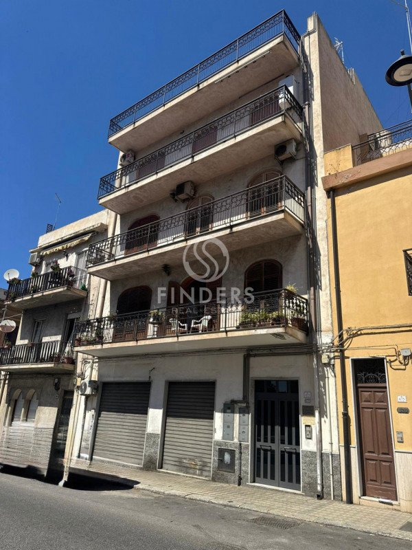 negozio in affitto a Reggio di Calabria in zona Sbarre