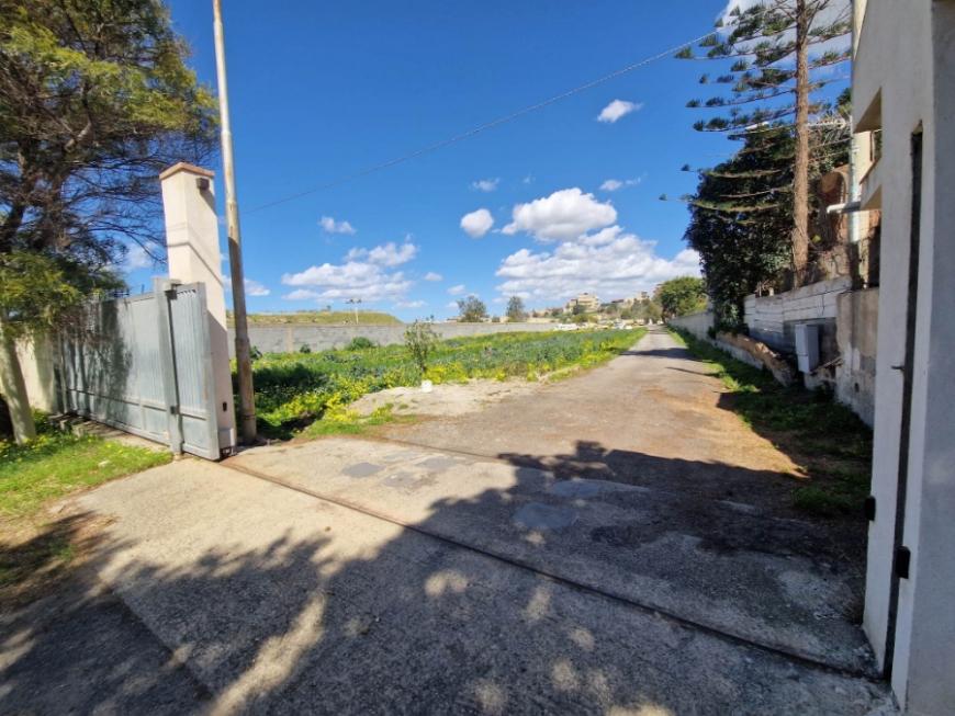 negozio in affitto a Reggio di Calabria in zona San Gregorio