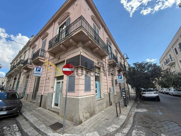 locale commerciale in affitto a Reggio di Calabria in zona Centro Storico