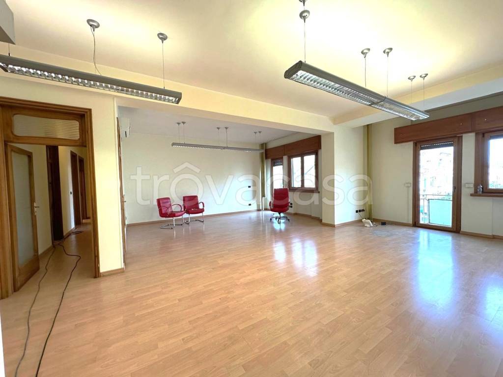 ufficio in affitto a Reggio di Calabria in zona Pineta Zerbi