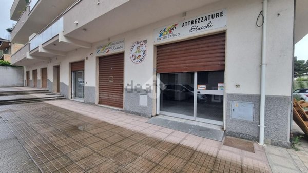 locale commerciale in affitto a Reggio di Calabria in zona Catona