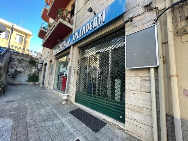 locale commerciale in affitto a Reggio di Calabria in zona Centro Storico