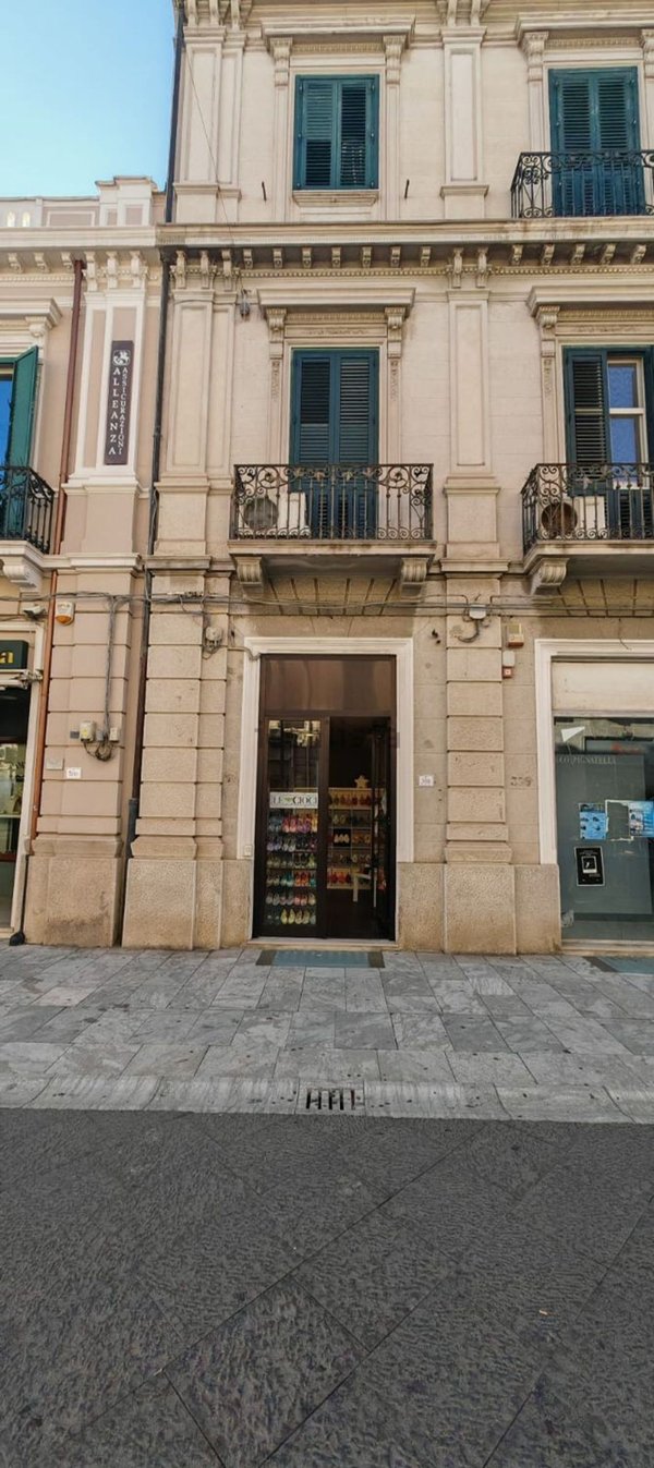 locale commerciale in affitto a Reggio di Calabria in zona Centro Storico