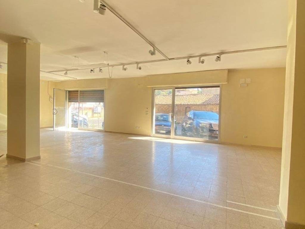 negozio in affitto a Reggio di Calabria in zona Sbarre