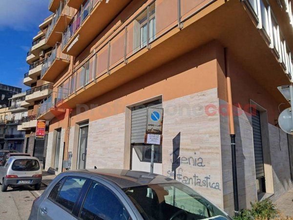 negozio in affitto a Reggio di Calabria in zona Stadio
