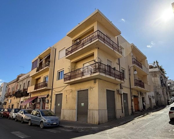 locale commerciale in affitto a Reggio di Calabria in zona Centro Storico