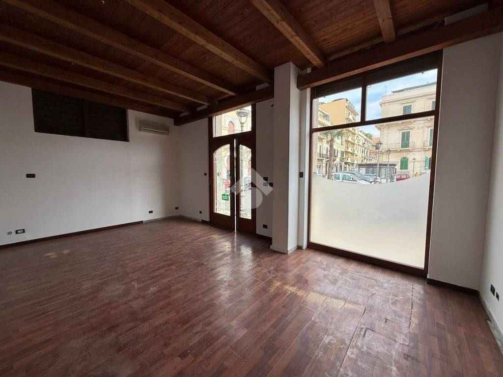 negozio in affitto a Reggio di Calabria in zona Centro Storico