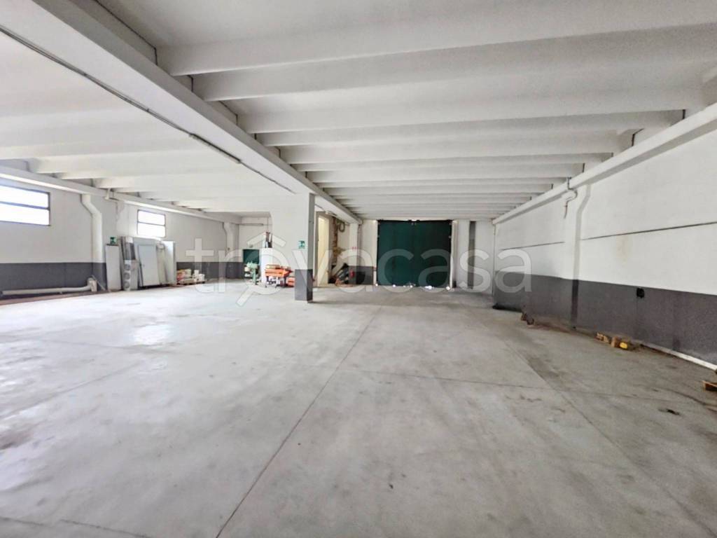 locale commerciale in affitto a Reggio di Calabria in zona Ravagnese
