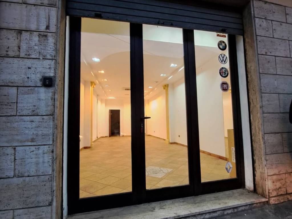 negozio in affitto a Reggio di Calabria in zona Sbarre