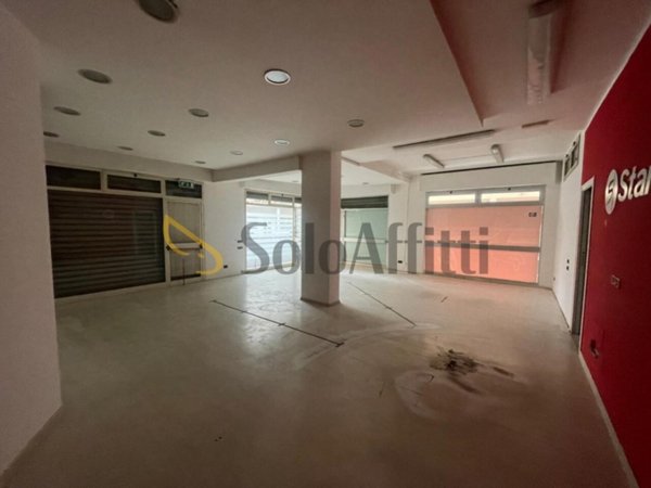 negozio in affitto a Reggio di Calabria in zona Sbarre