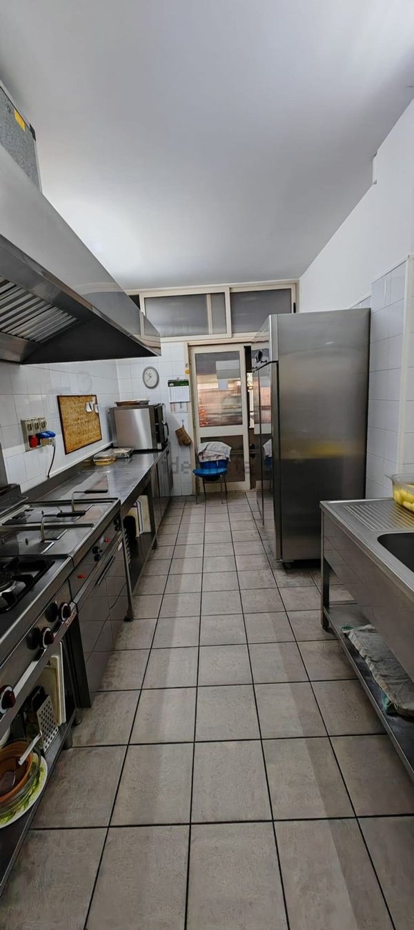 locale commerciale in affitto a Reggio di Calabria in zona Pentimele