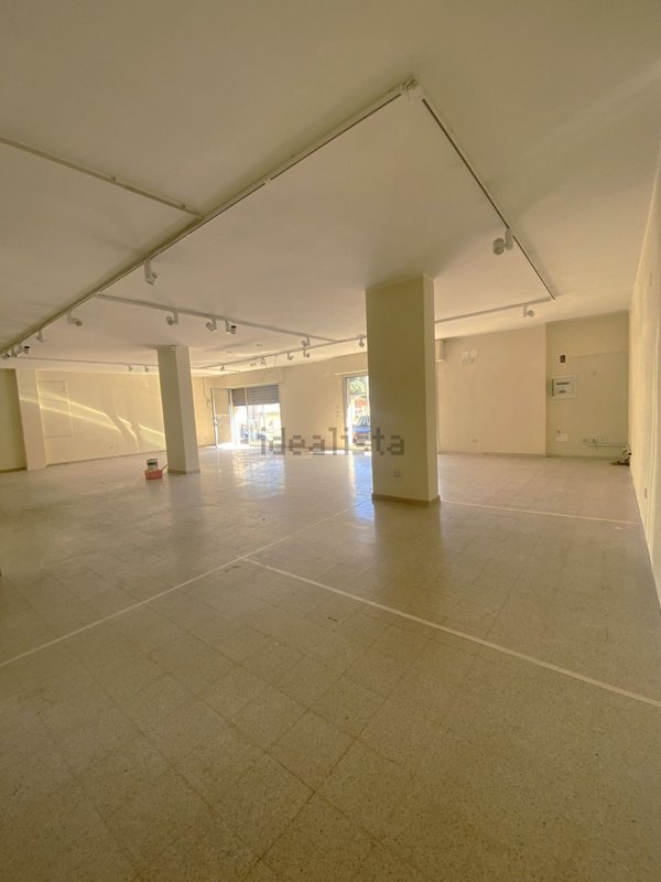 locale commerciale in affitto a Reggio di Calabria in zona Sbarre