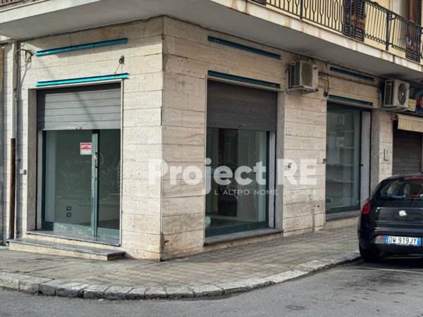 negozio in affitto a Reggio di Calabria in zona Sbarre