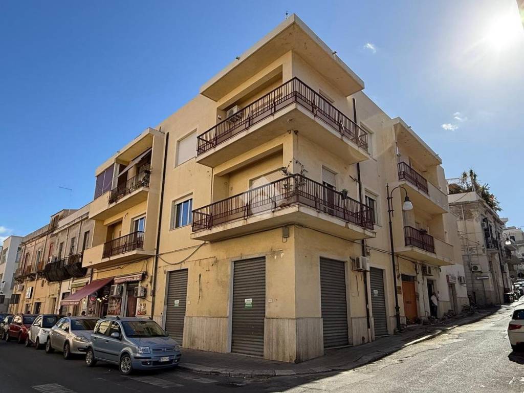 negozio in affitto a Reggio di Calabria in zona Centro Storico