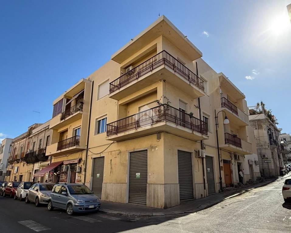 negozio in affitto a Reggio di Calabria in zona Centro Storico