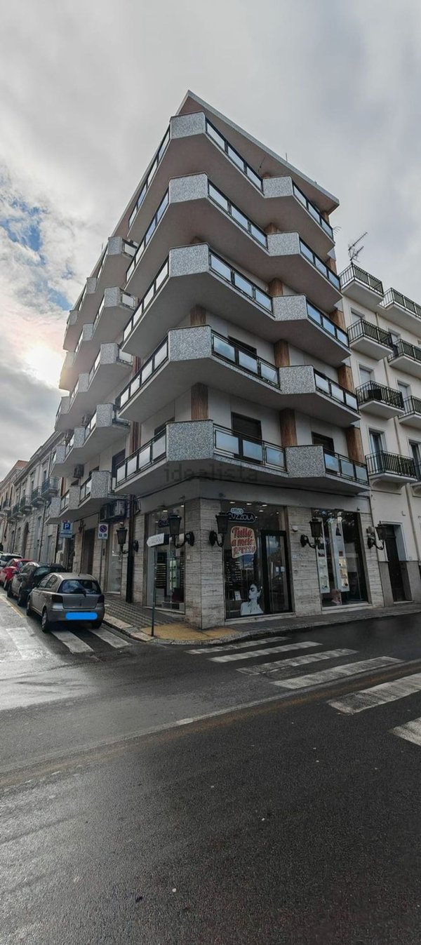 locale commerciale in affitto a Reggio di Calabria in zona Centro Storico