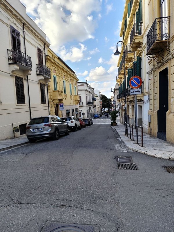 locale commerciale in affitto a Reggio di Calabria in zona Centro Storico