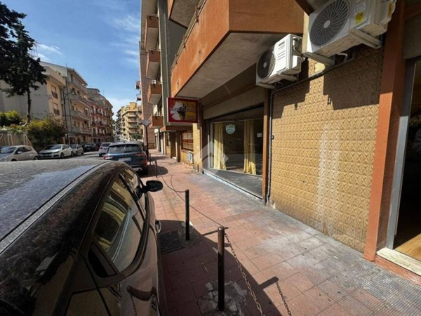 negozio in affitto a Reggio di Calabria in zona Vito