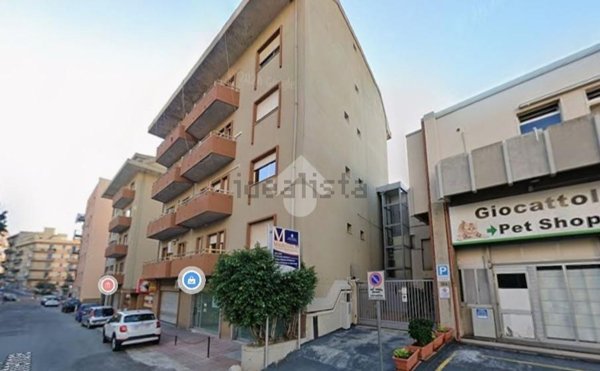 locale commerciale in affitto a Reggio di Calabria in zona Pentimele