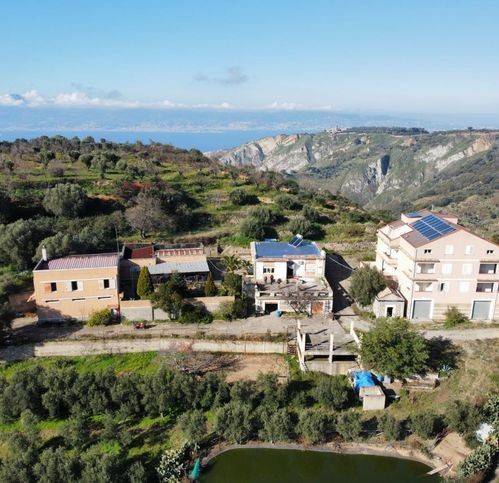 negozio in affitto a Reggio di Calabria in zona Ortì