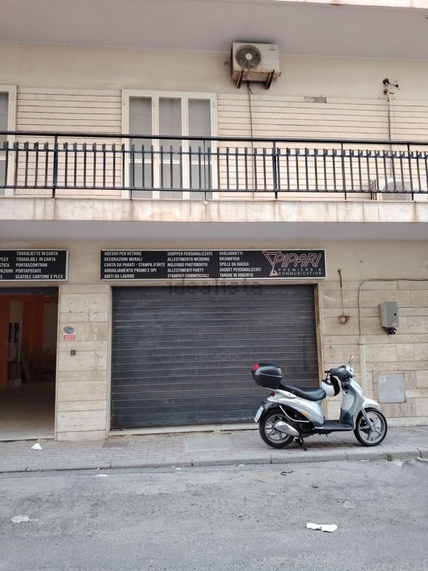 locale commerciale in affitto a Reggio di Calabria in zona Centro Storico