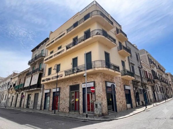negozio in affitto a Reggio di Calabria in zona Centro Storico
