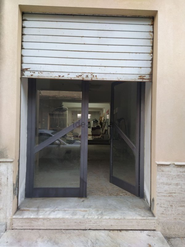 locale commerciale in affitto a Roccella Ionica