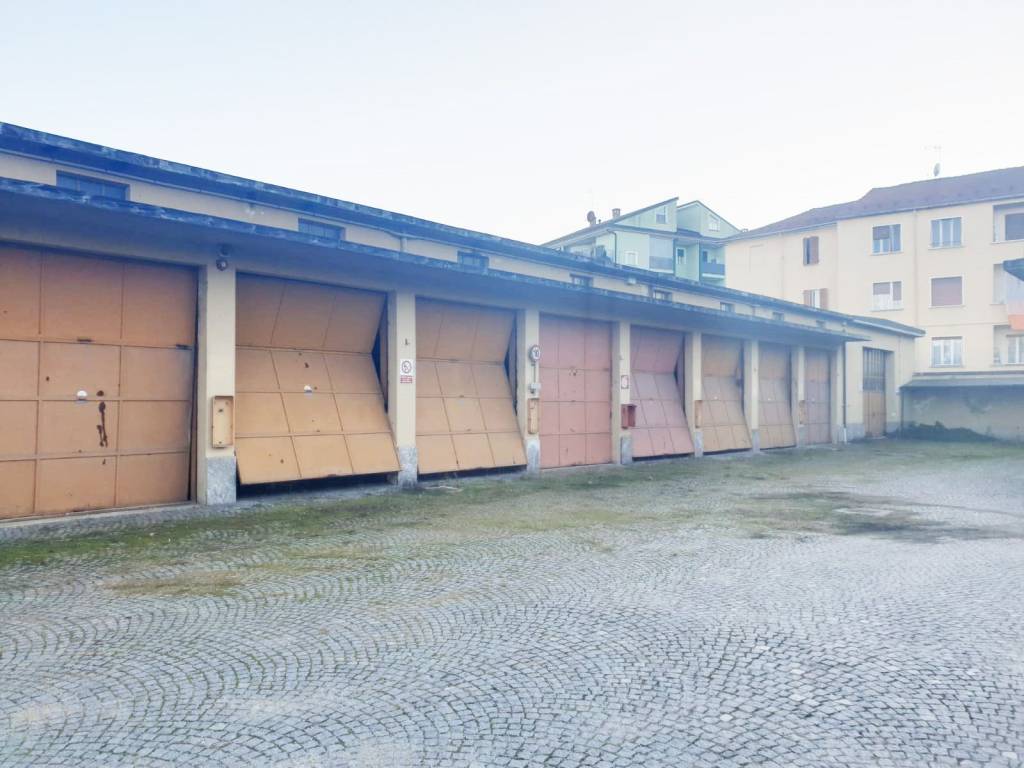 locale commerciale in affitto ad Asti