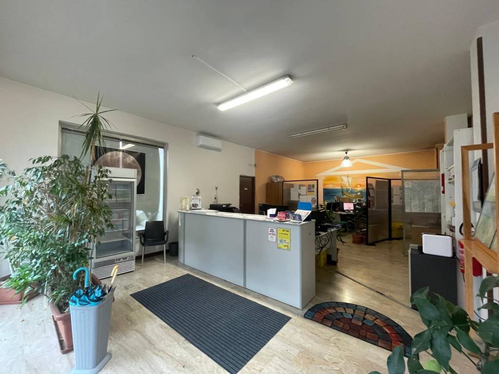 negozio in affitto ad Asti in zona Trincere