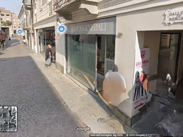 negozio in affitto ad Asti
