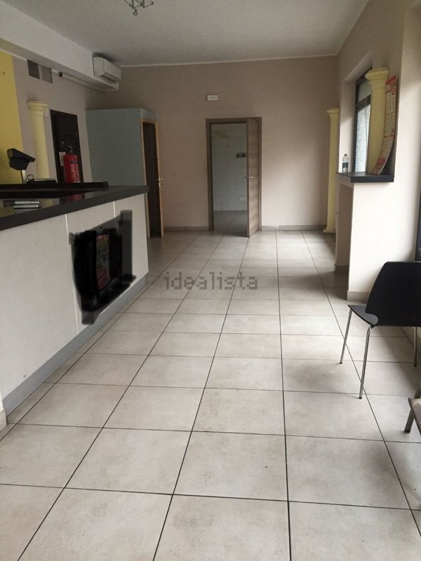 locale commerciale in affitto ad Asti
