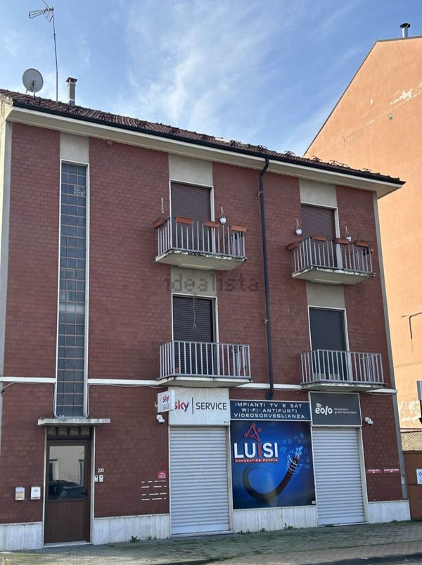 negozio in affitto ad Asti