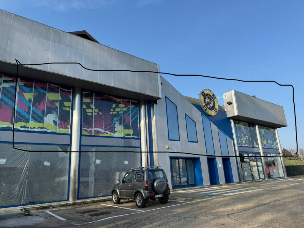 negozio in affitto ad Asti in zona Palucco