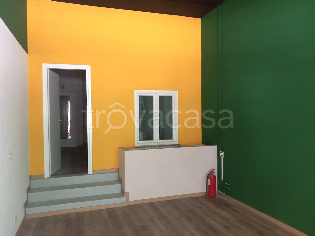 negozio in affitto ad Asti