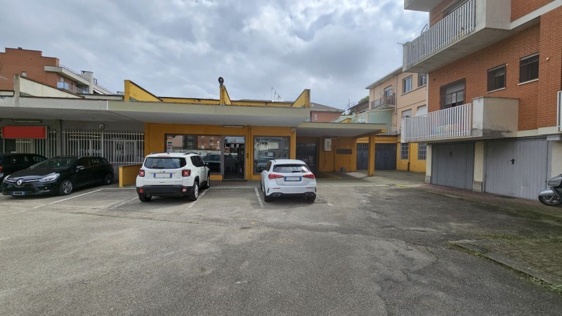 negozio in affitto ad Asti