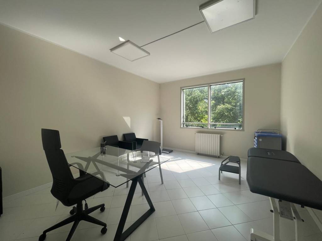 ufficio in affitto ad Asti in zona Bramairate
