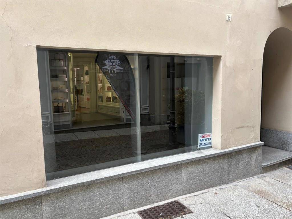 negozio in affitto ad Asti
