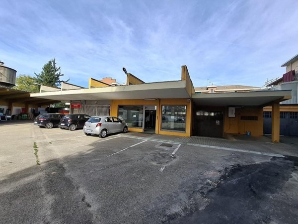 locale commerciale in affitto ad Asti