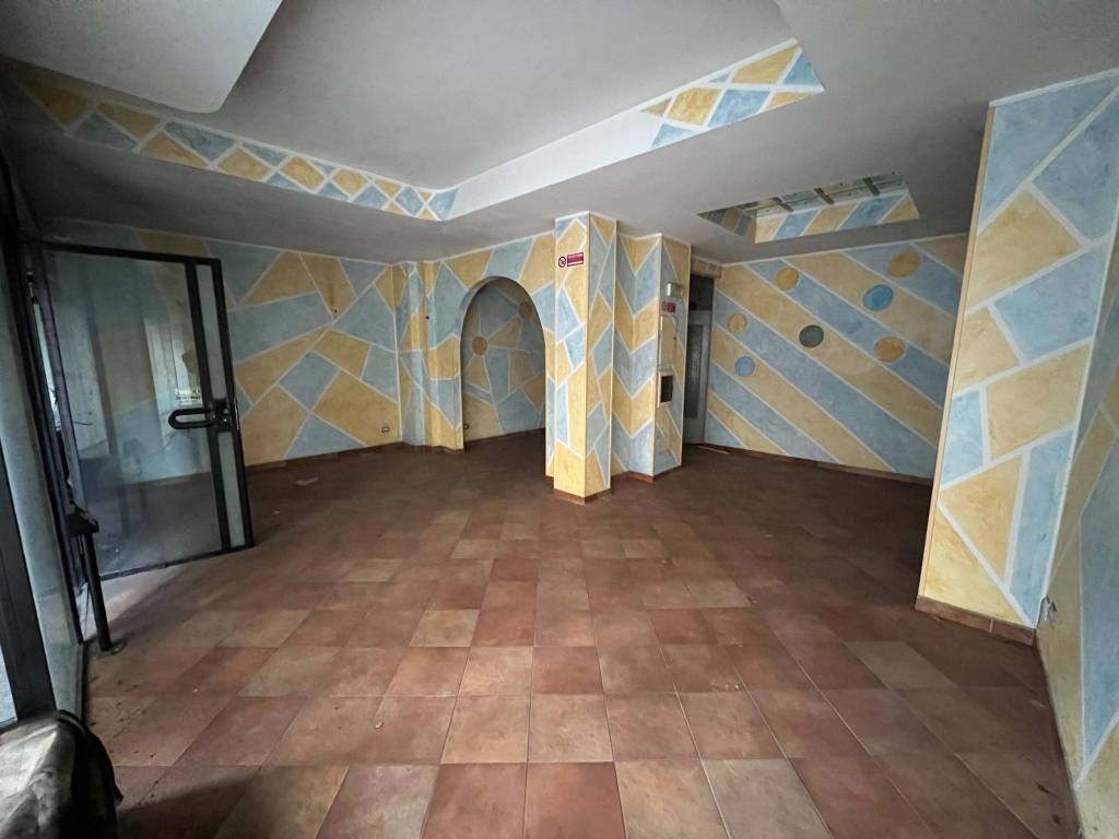 negozio in affitto ad Asti