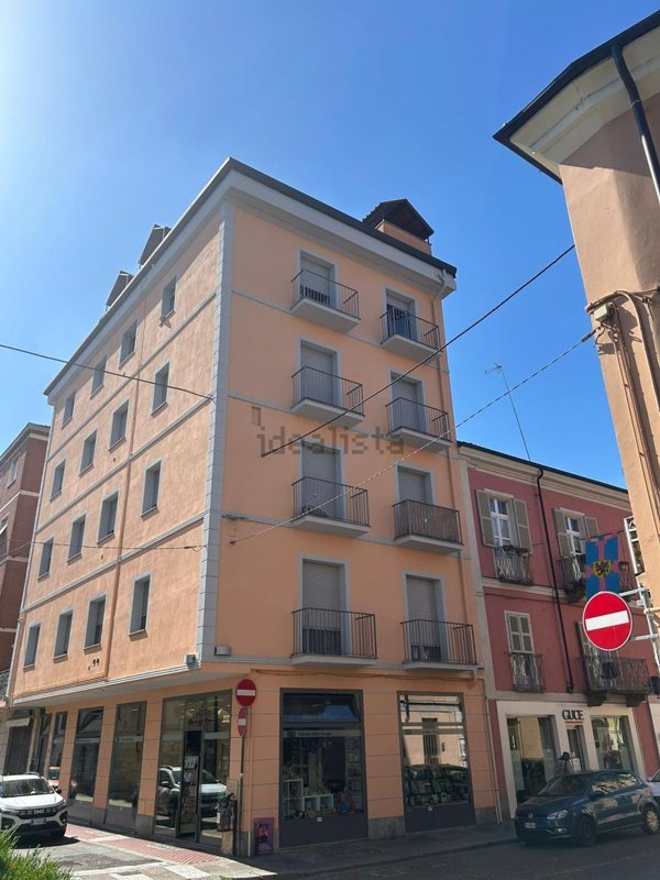 negozio in affitto ad Asti
