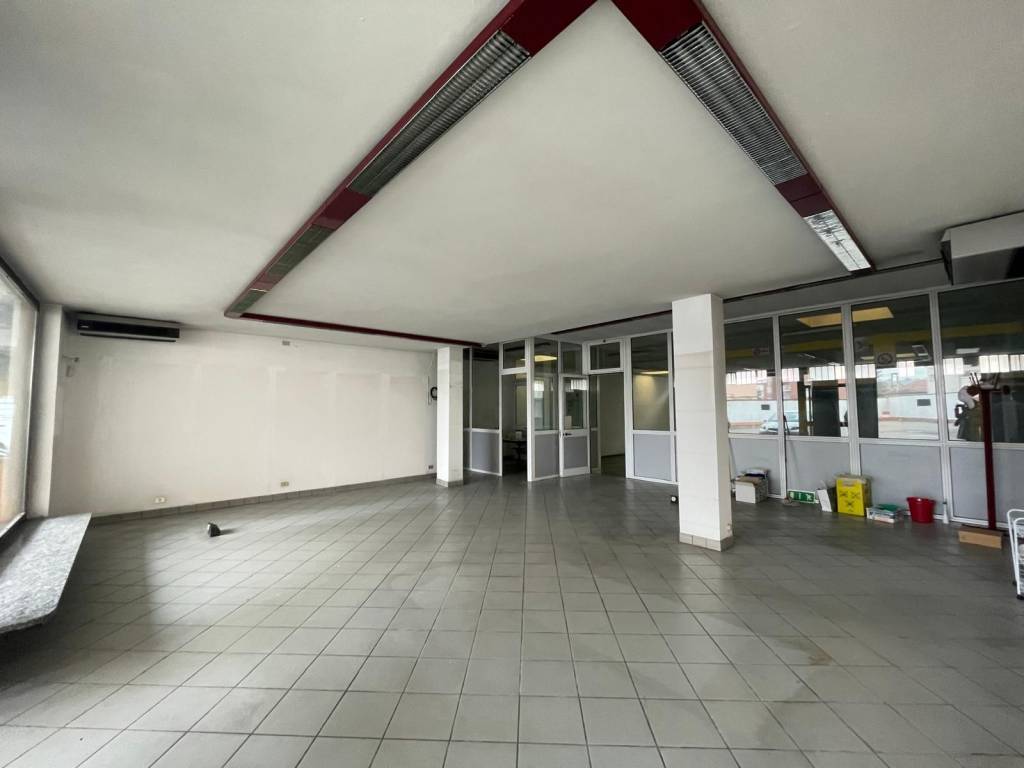 locale commerciale in affitto ad Asti in zona Trincere