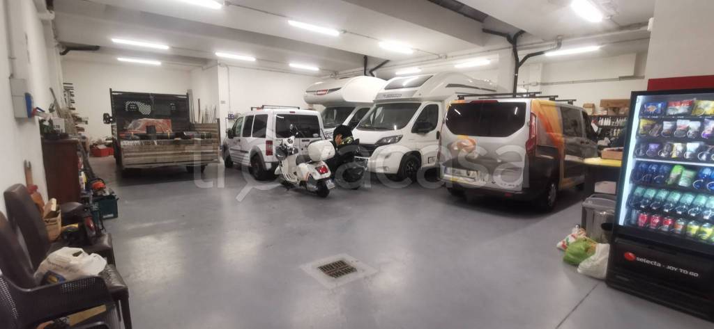 locale commerciale in affitto ad Asti