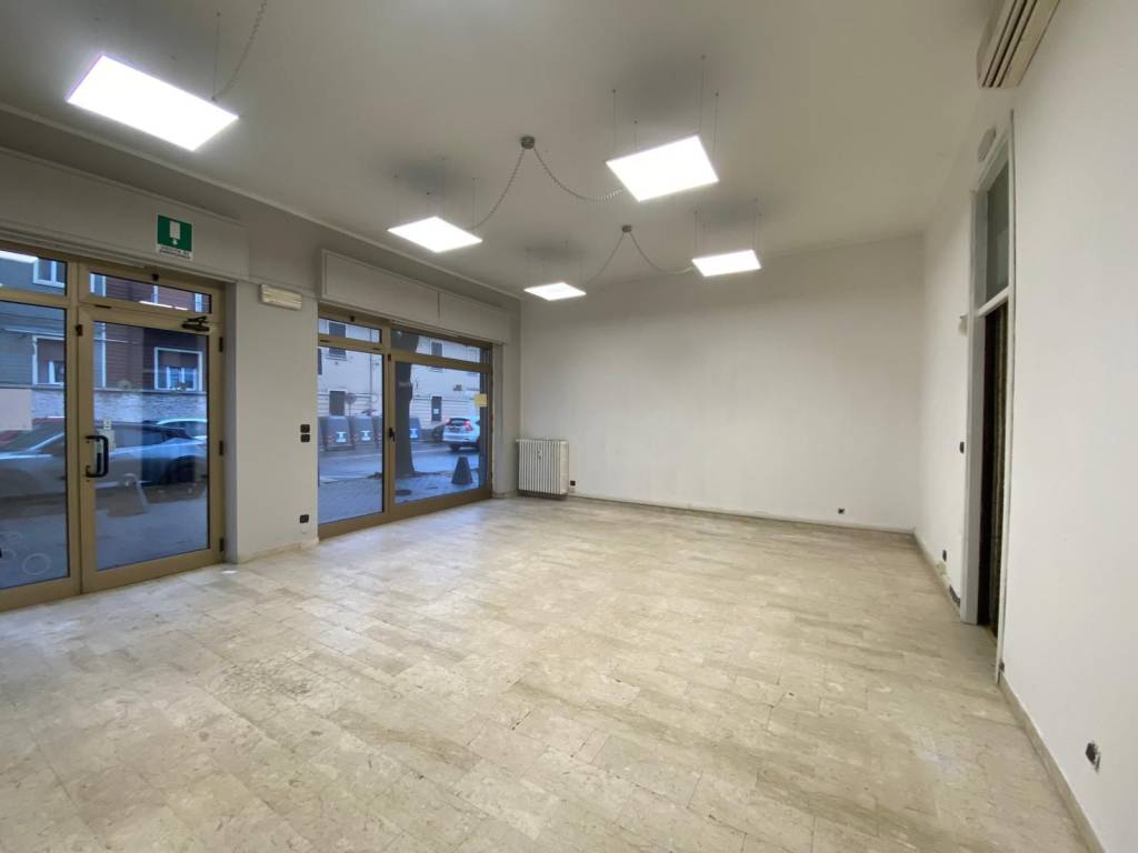 negozio in affitto ad Asti in zona Trincere