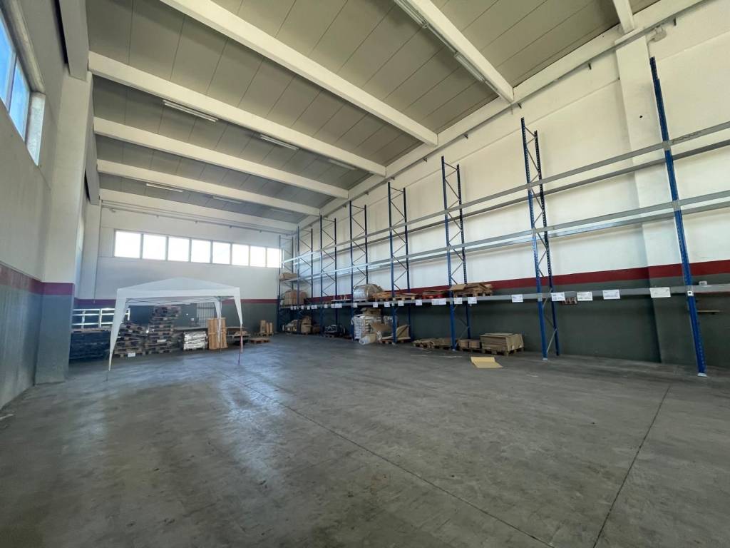 locale commerciale in affitto ad Asti in zona Quarto