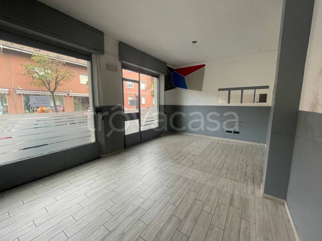 negozio in affitto ad Asti