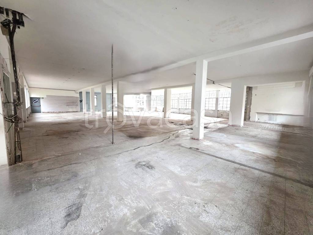 negozio in affitto ad Asti in zona Pilone